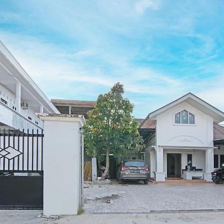 Oyo 91681 Raysa Homestay プカンバル エクステリア 写真