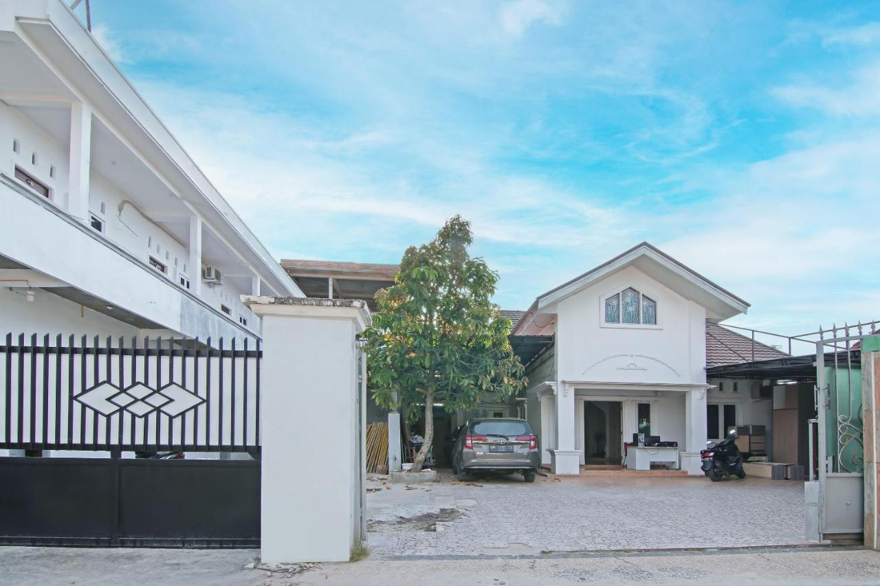 Oyo 91681 Raysa Homestay プカンバル エクステリア 写真