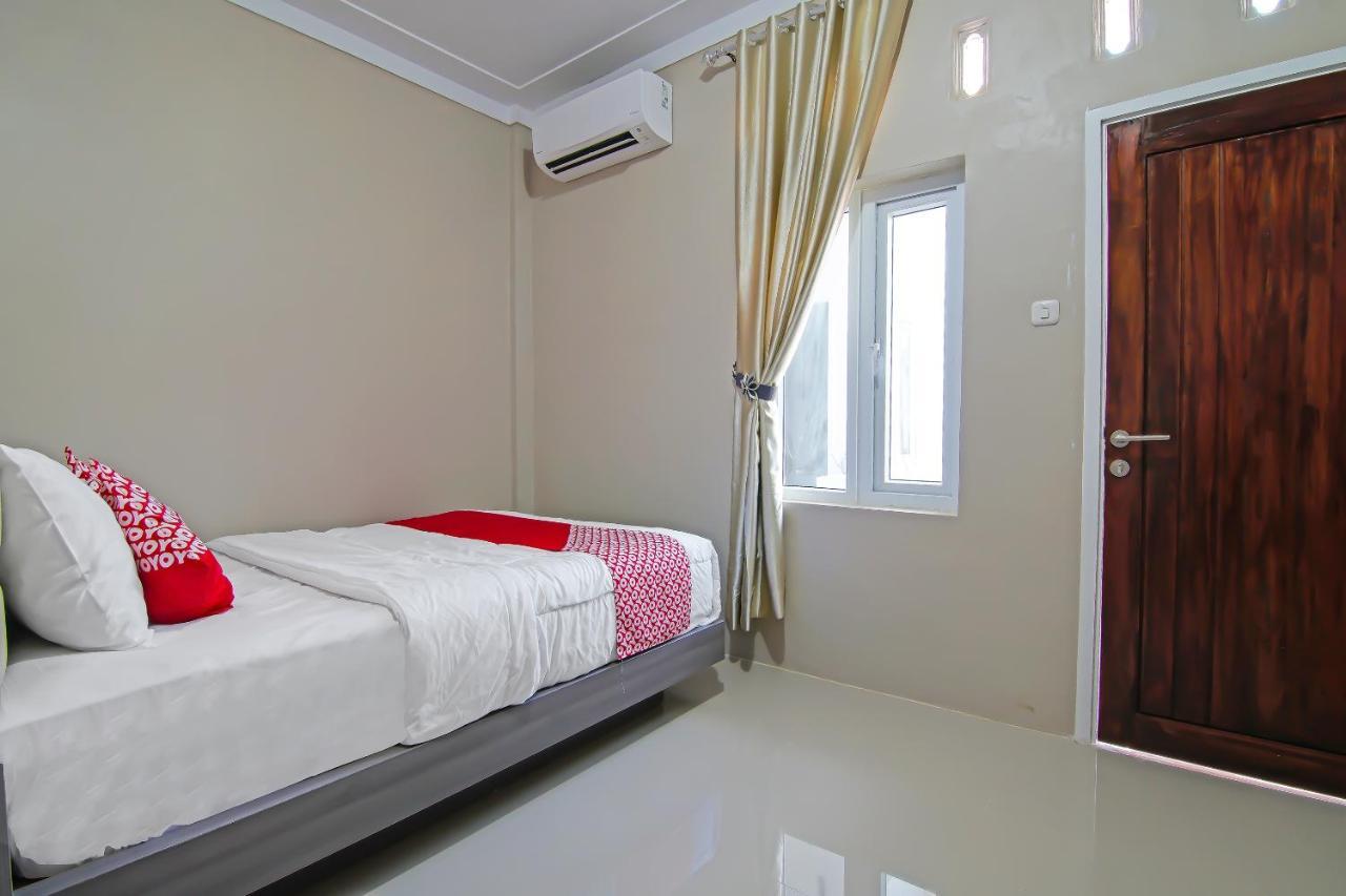 Oyo 91681 Raysa Homestay プカンバル エクステリア 写真