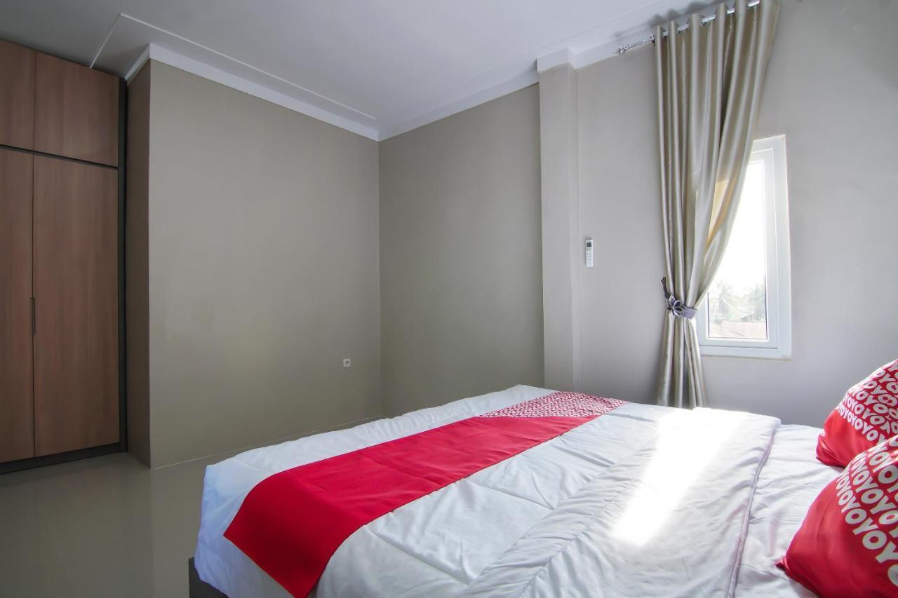 Oyo 91681 Raysa Homestay プカンバル エクステリア 写真