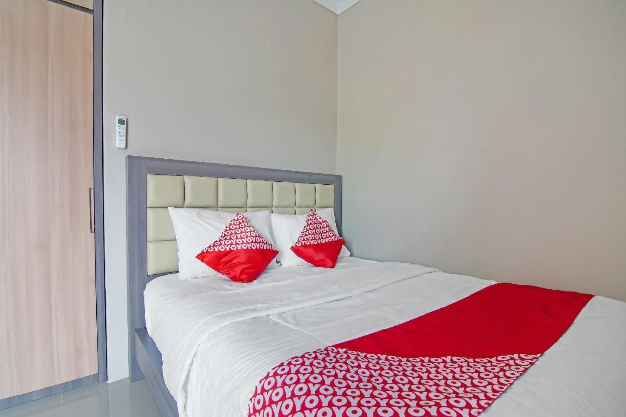 Oyo 91681 Raysa Homestay プカンバル エクステリア 写真